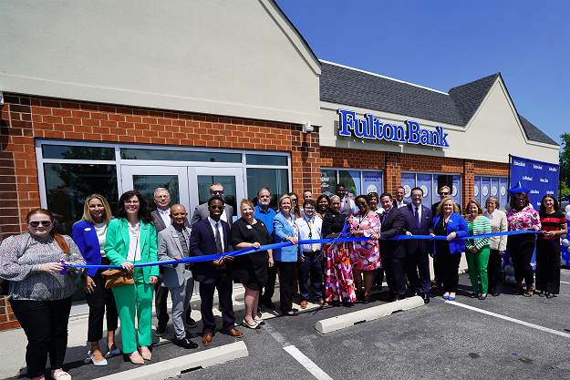 Community leaders join with Fulton Bank team members to cut the ribbon on the new financial center at Bear. 